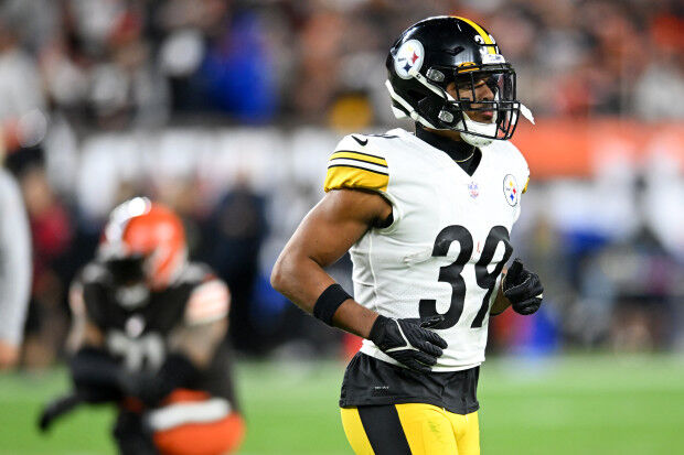 Pittsburgh Steelers free safety Minkah Fitzpatrick (39) reacts