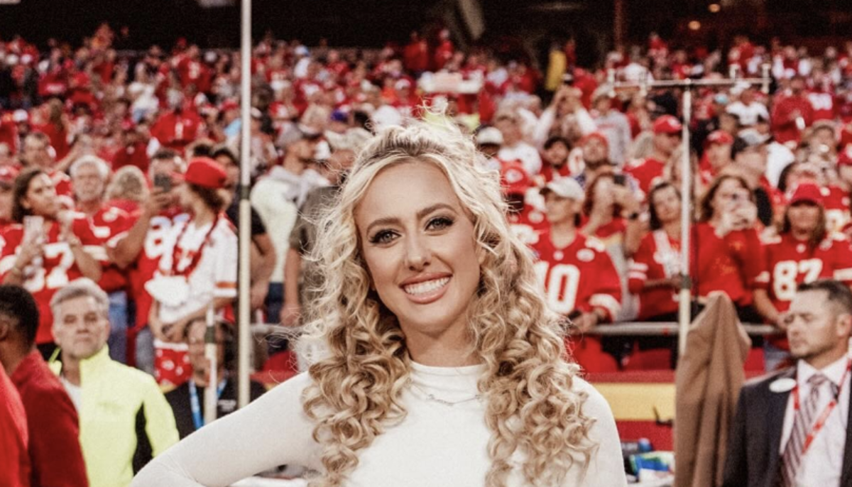 Look: NFL World Reacts To Chiefs Cheerleaders Photo - The Spun