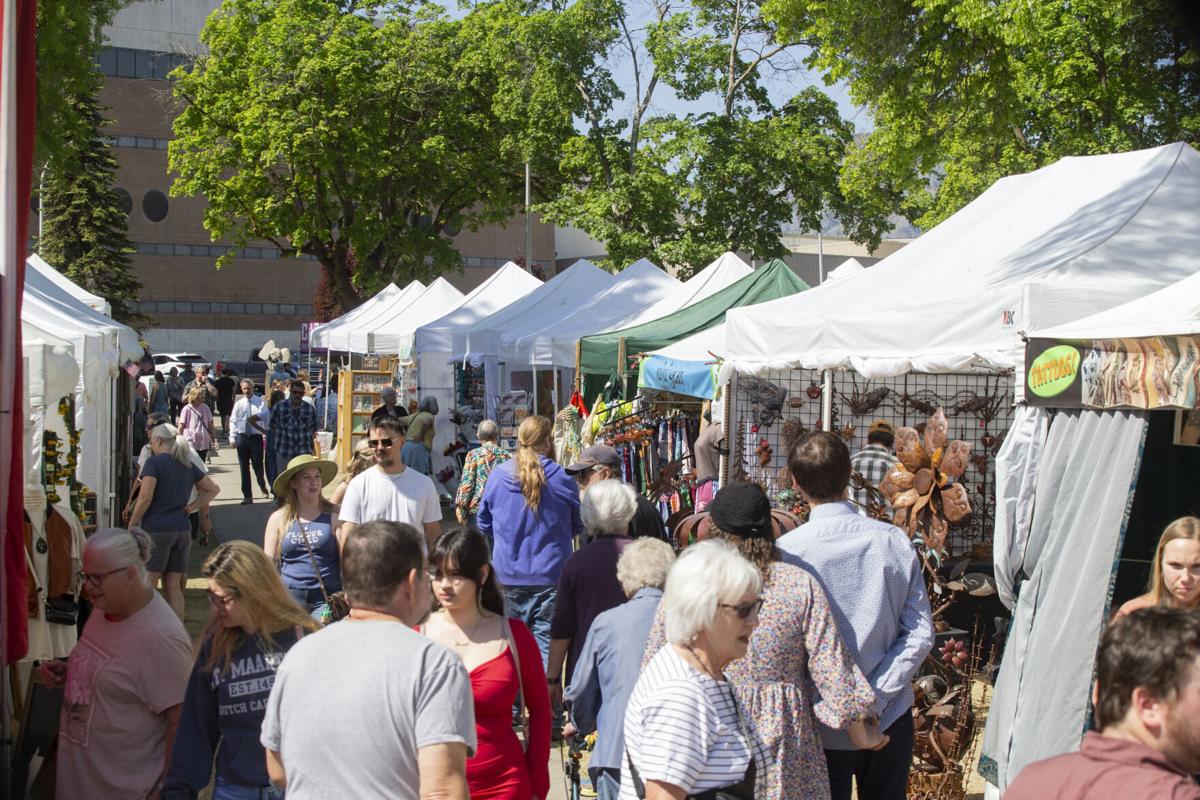 Cooler weekend beckons Apple Blossom Festival shoppers | Apple Blossom Festival | wenatcheeworld.com