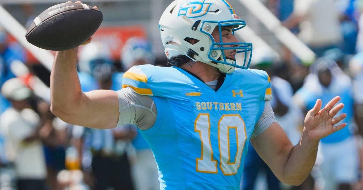 southern-quarterback-christian-johnson-10-passes-against-alabama-stateduring-the-birmingham-classic-at-legion-field-in