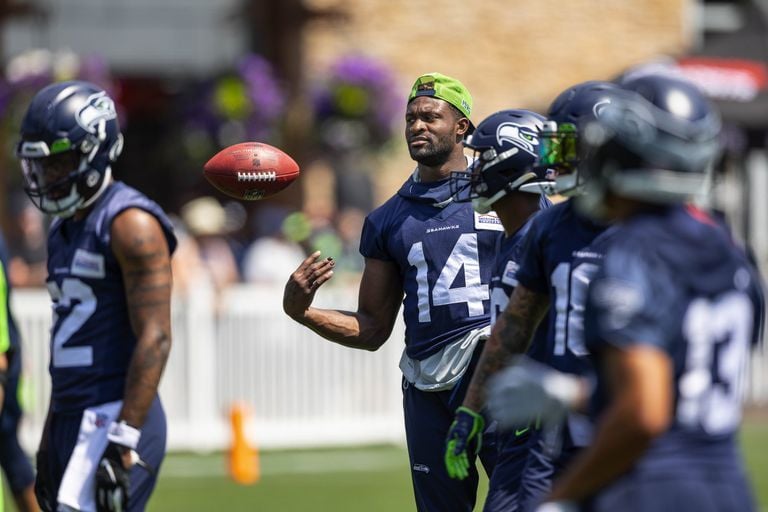 DK Metcalf reports for Seahawks training camp, Seahawks