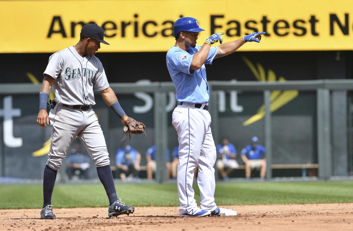 Ventura out early, KC falls to Rangers, 9th loss in 11 games