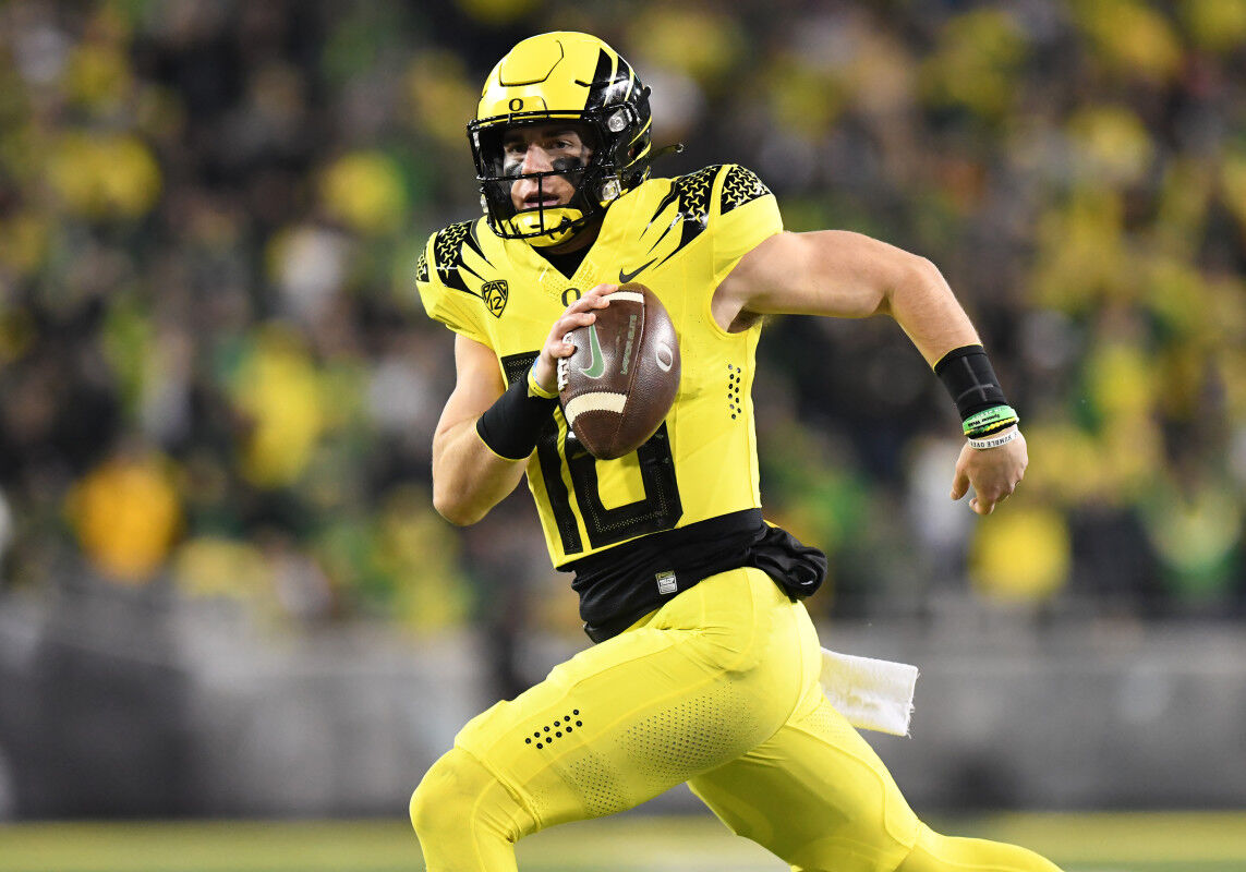 Ducks to wear yellow uniforms against Washington