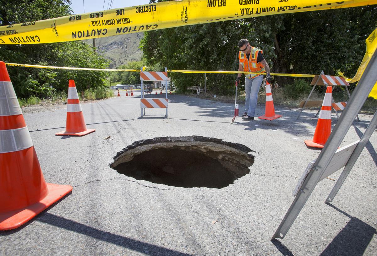 Sinkhole closes south end of Wenatchee Avenue News