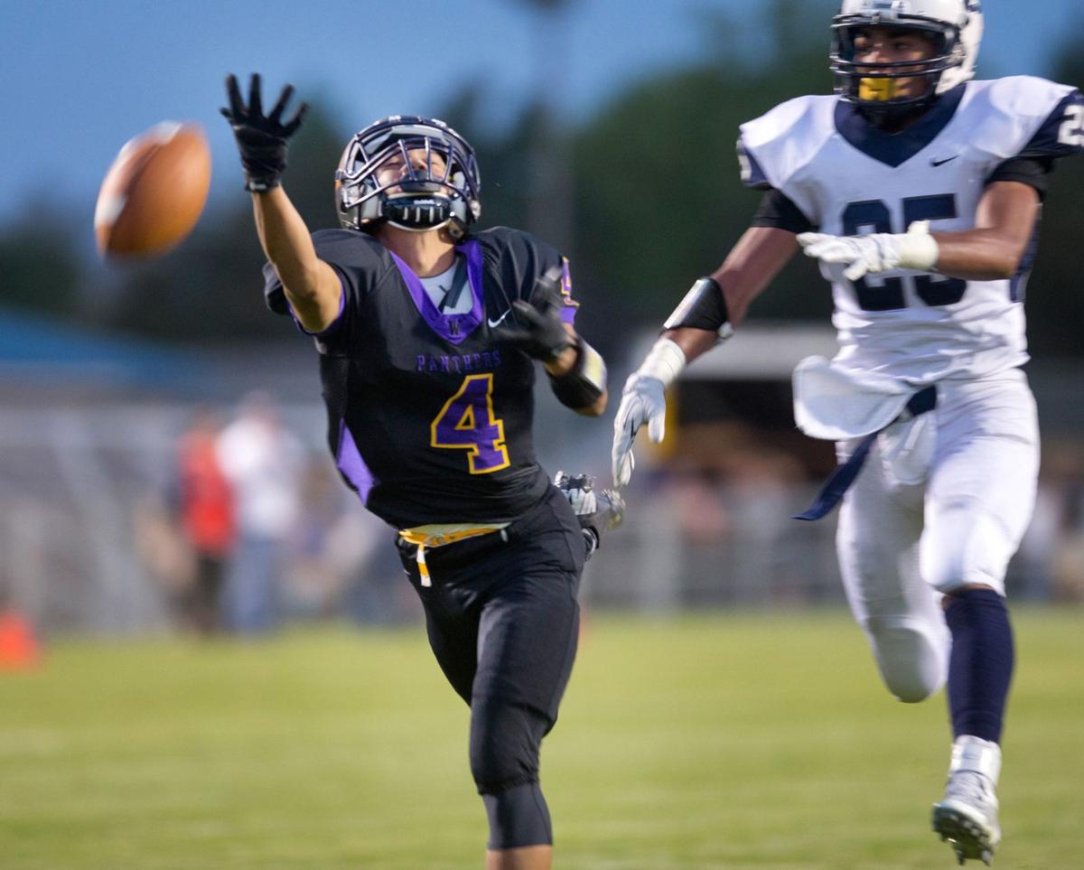 Photo Gallery Wenatchee Gets Beat By Chiawana In Football High