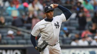 Aroldis Chapman and the Yankees Agree to a Contract Extension - The New  York Times