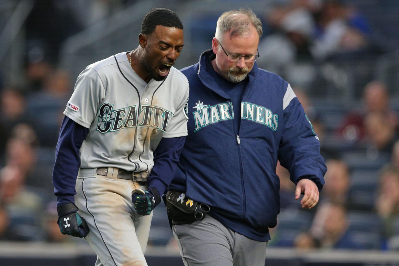 Dee Gordon injured on 90 mph fastball to wrist on night to forget vs.  Yankees, 3-1 loss, Sports