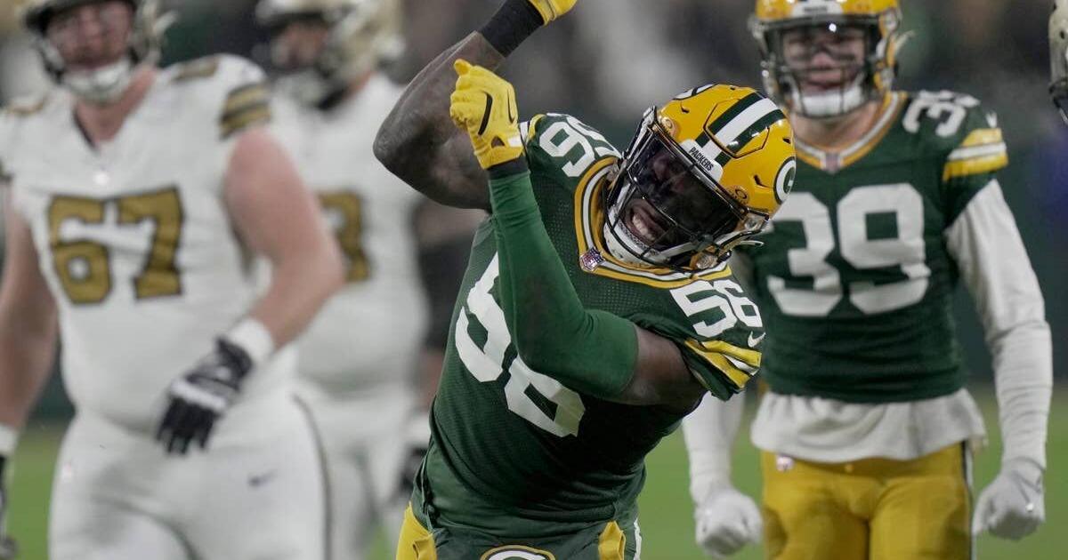 edgerrin-cooper-celebrating-tackle