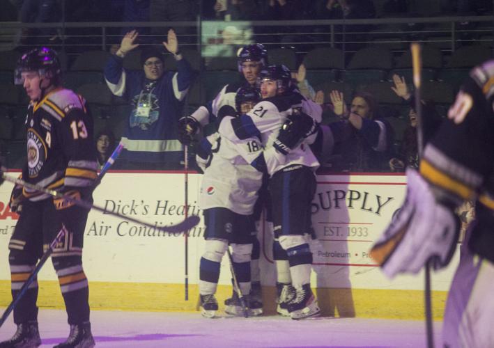Photo gallery Wenatchee Wild blanks Victoria 60