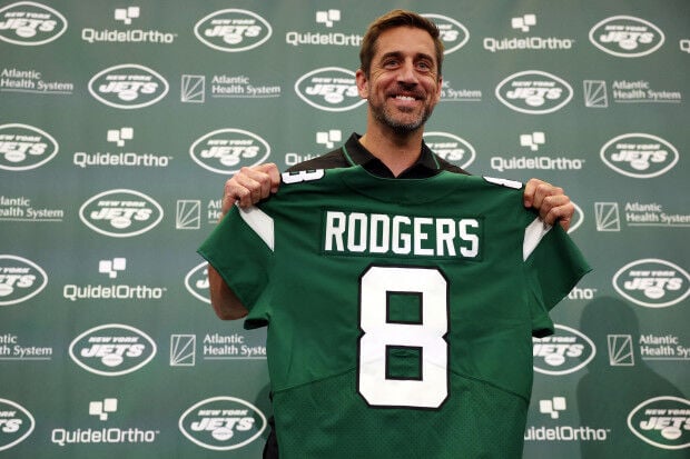 Aaron Rodgers gifts Greeny a Jets Legacy jersey - ESPN Video