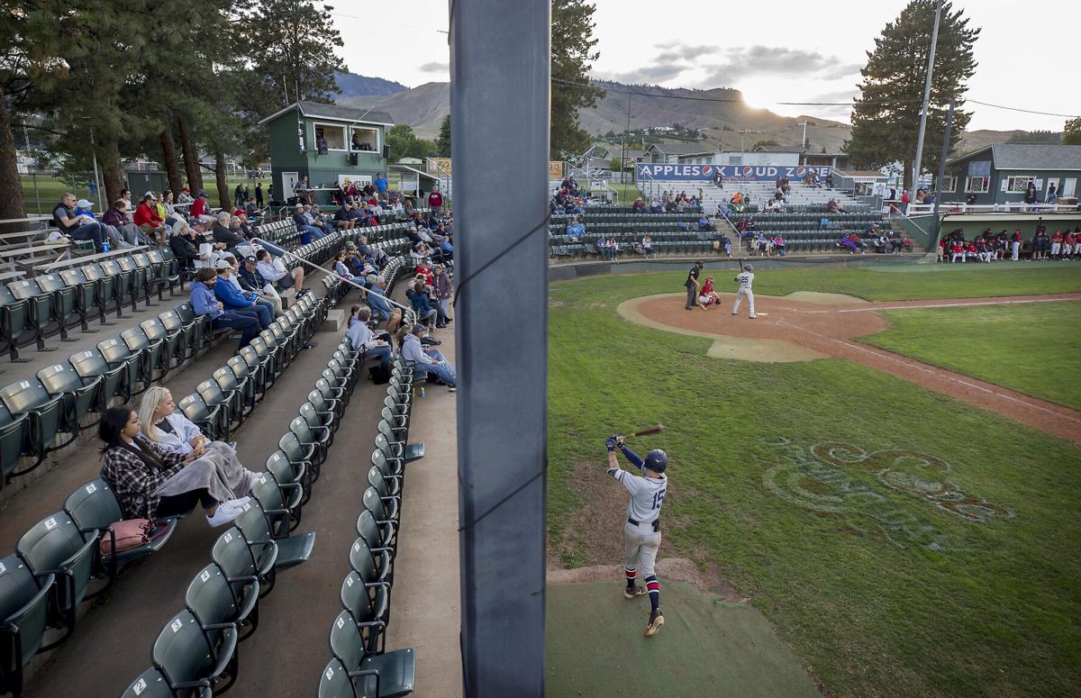 210610-sportslocal-applesoxwallawallagallery 14.jpg