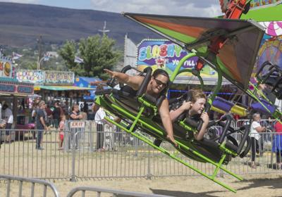 Everyone S Excited Apple Blossom Carnival Takes Off At Lincoln Park News Wenatcheeworld Com