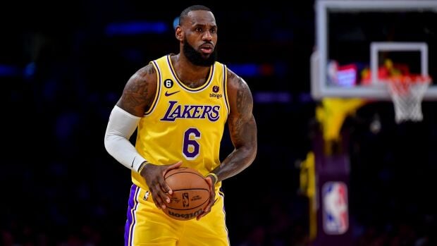 LeBron James, Lakers can wait for summer to aim high, or go for it now