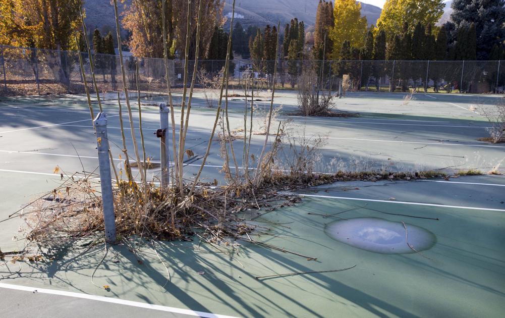 No love left for old Wenatchee High School tennis courts
