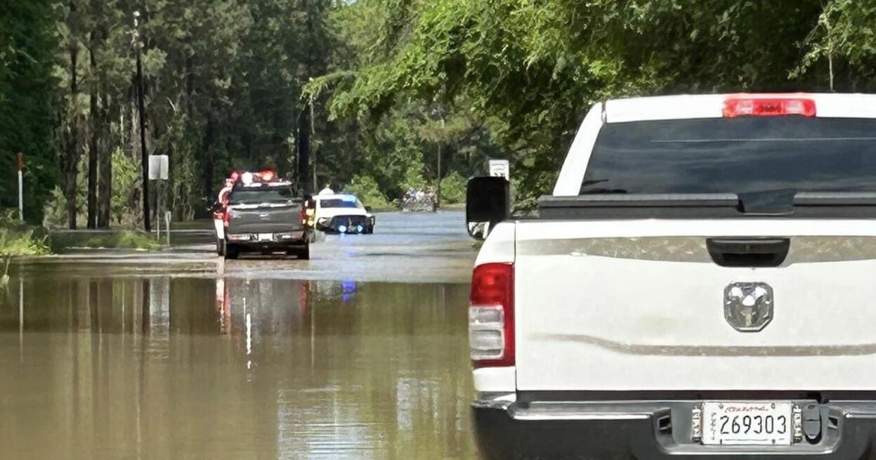Multiple Law Enforcement Agencies and Firefighters Work Together to Save Pedestrian Stranded in Flood Waters in Vernon Parish - Vimarsana News