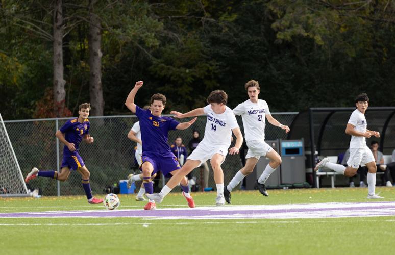 Men’s soccer wins final home game of regular season | Sports ...