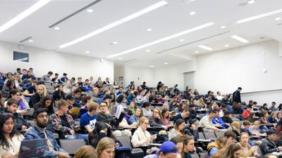 Classroom full of students (Photo)