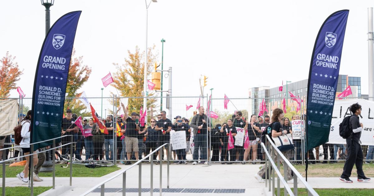 Entrepreneurship building opens as union rallies | Administration Entrepreneurship building opens as union rallies | Administration