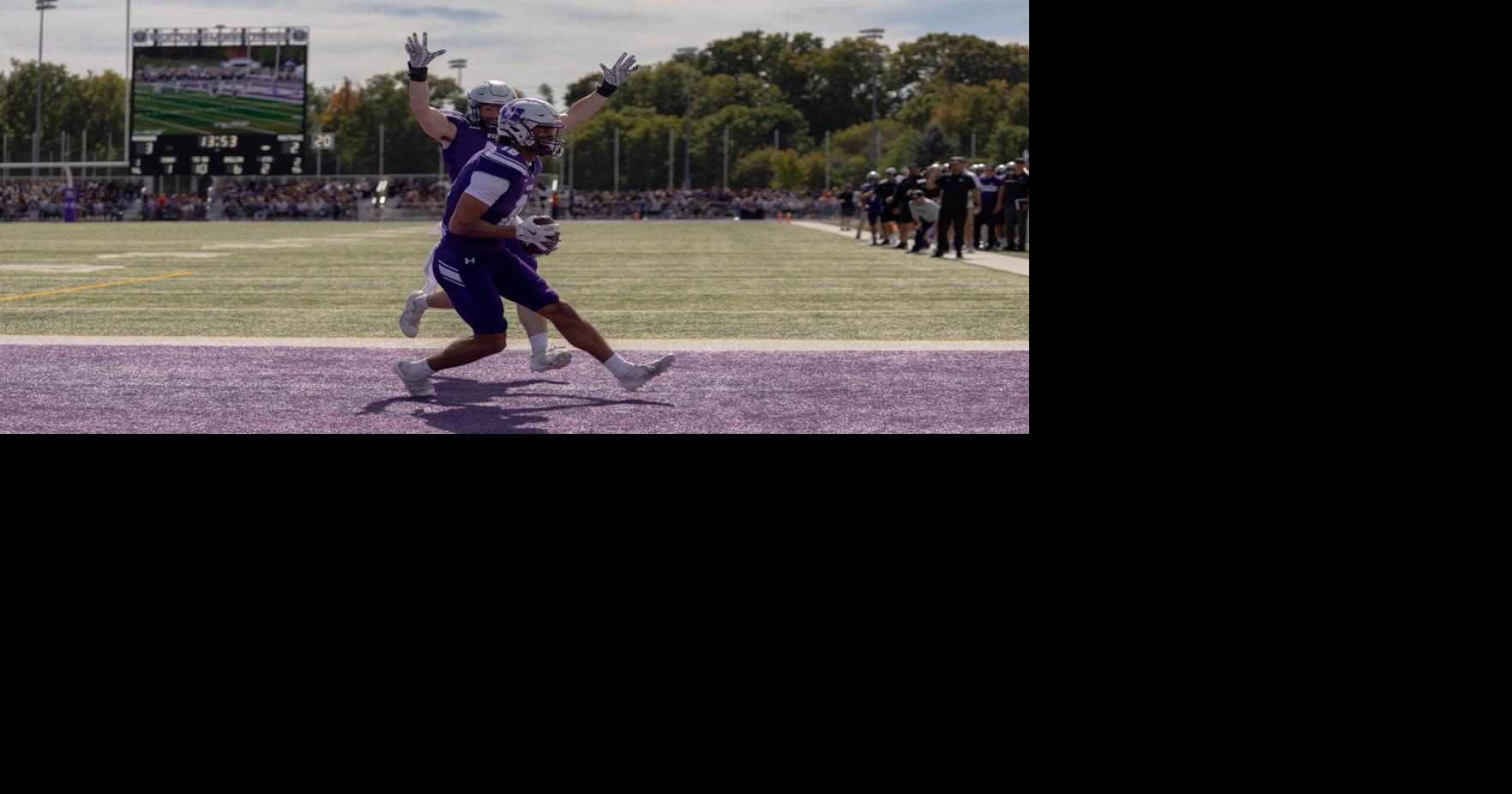 Casselman leads Mustangs to 49–7 victory over Ravens in first USports ...