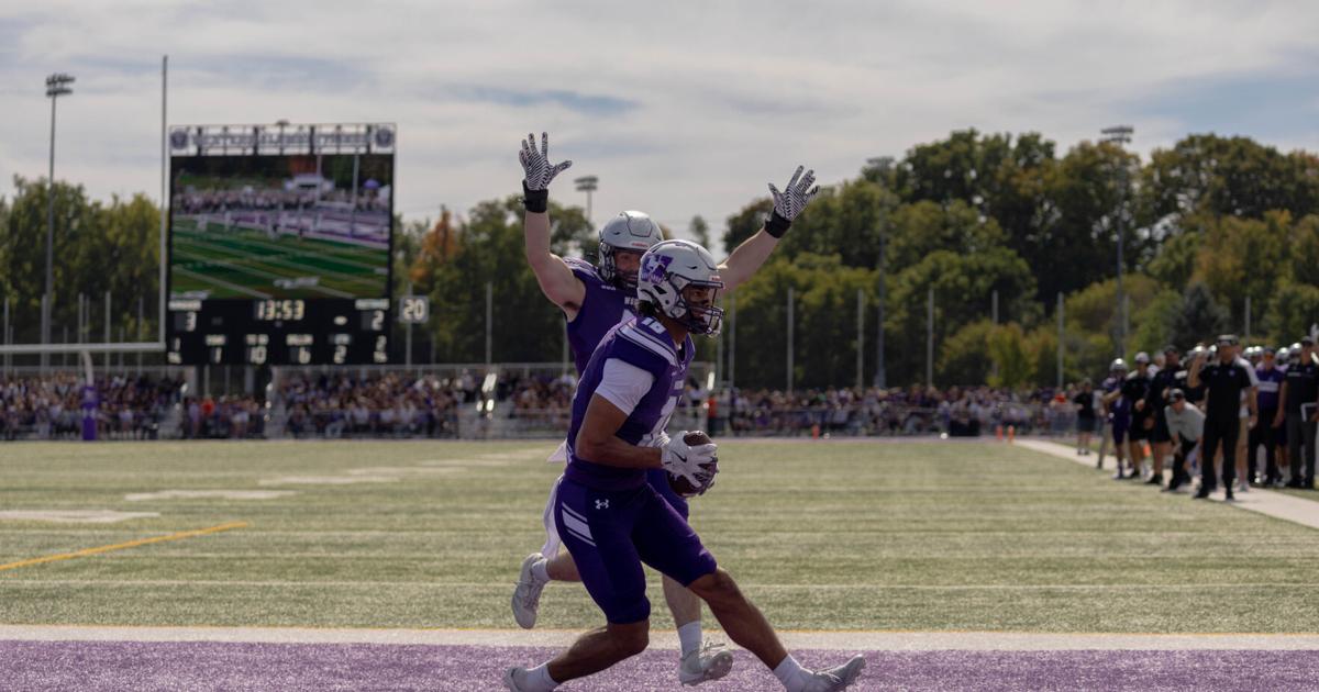 First Oeder Casselman leads Mustangs to 49–7 victory over Ravens in first USports ...