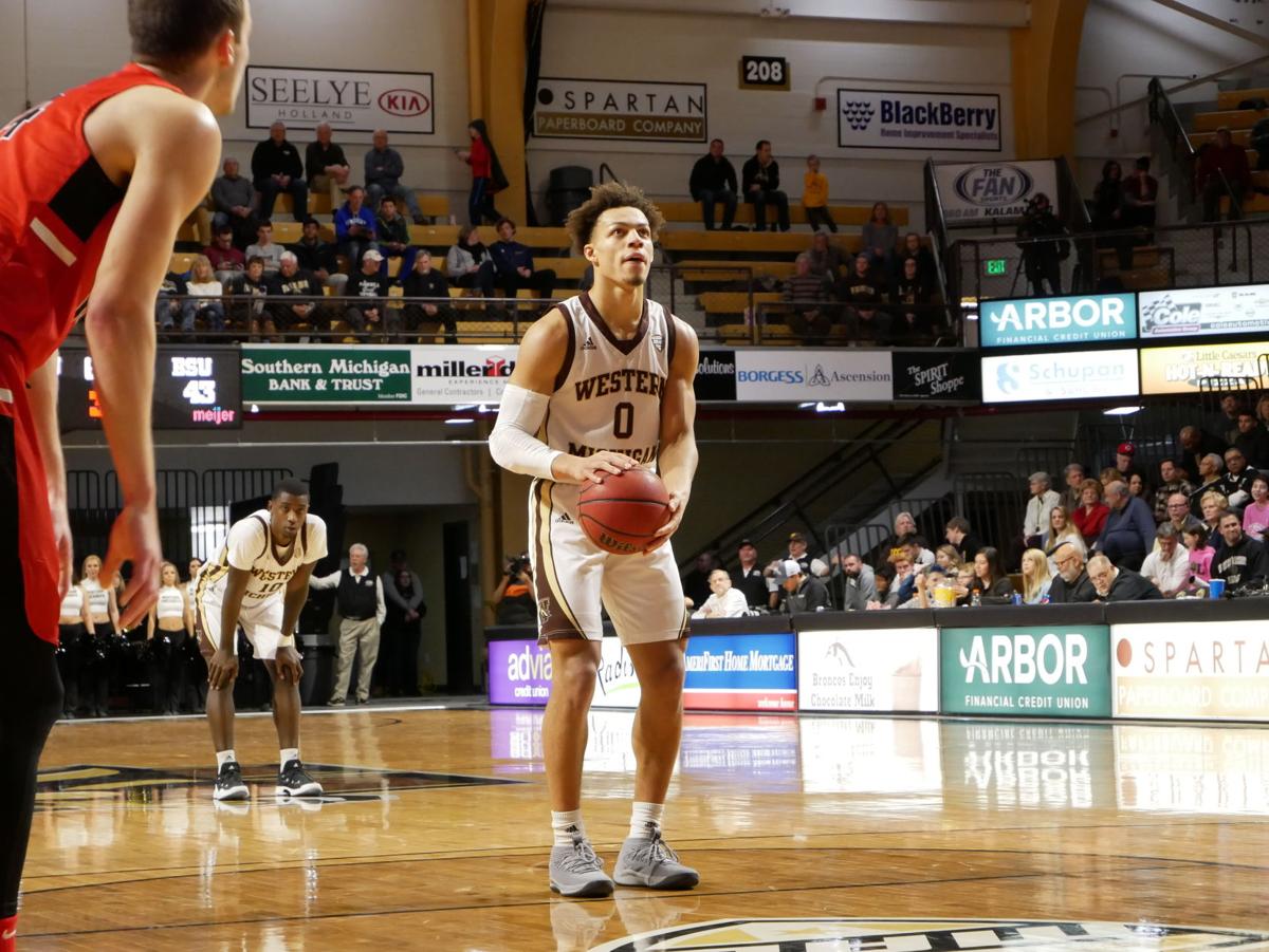 Men S Basketball Still Within Striking Distance In Mac Standings