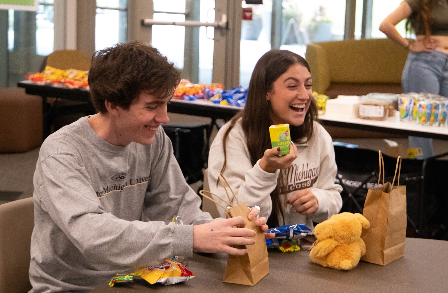 Campus Activities Board and Office of Student Engagement welcome students with craft party