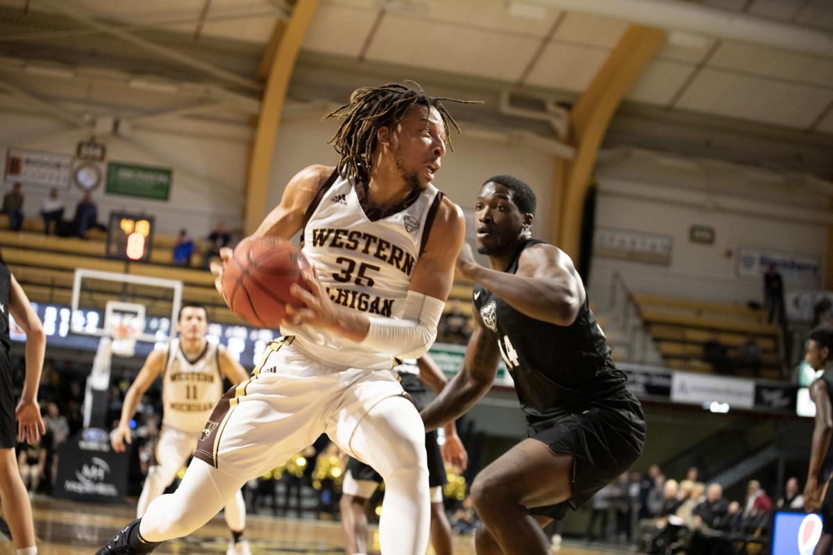 Men S Basketball Falls At Toledo 67 59 Now 1 2 In Mac Play