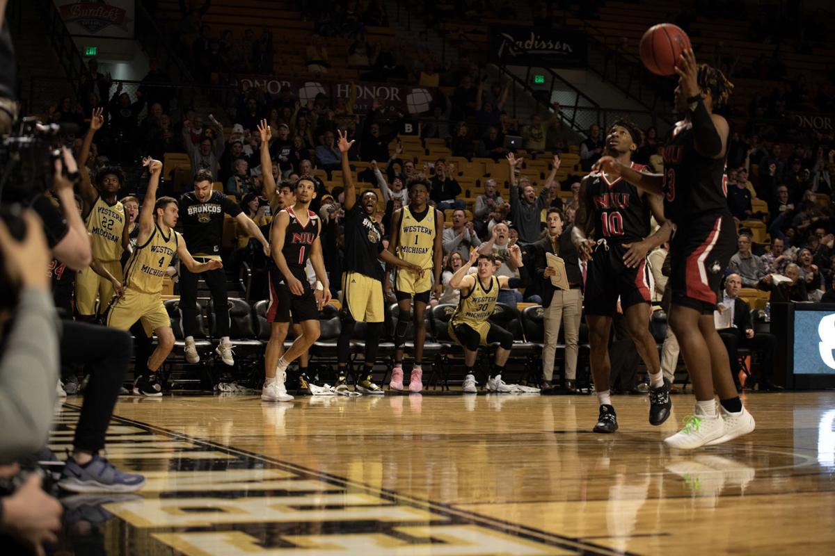 Wmu Men S Basketball Knocks Off Niu 72 69 Sports Westernherald Com