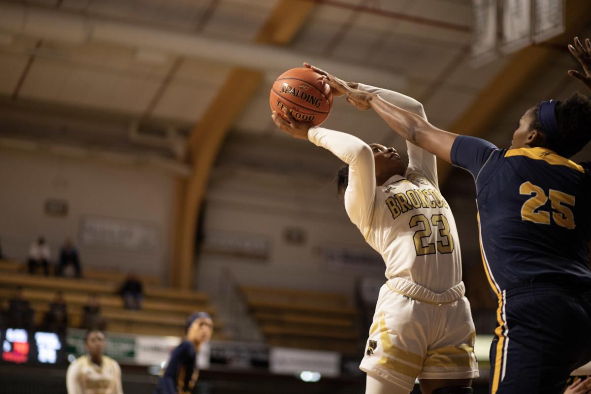 WMU women's basketball tops Toledo in MAC opener, 8472 Sports