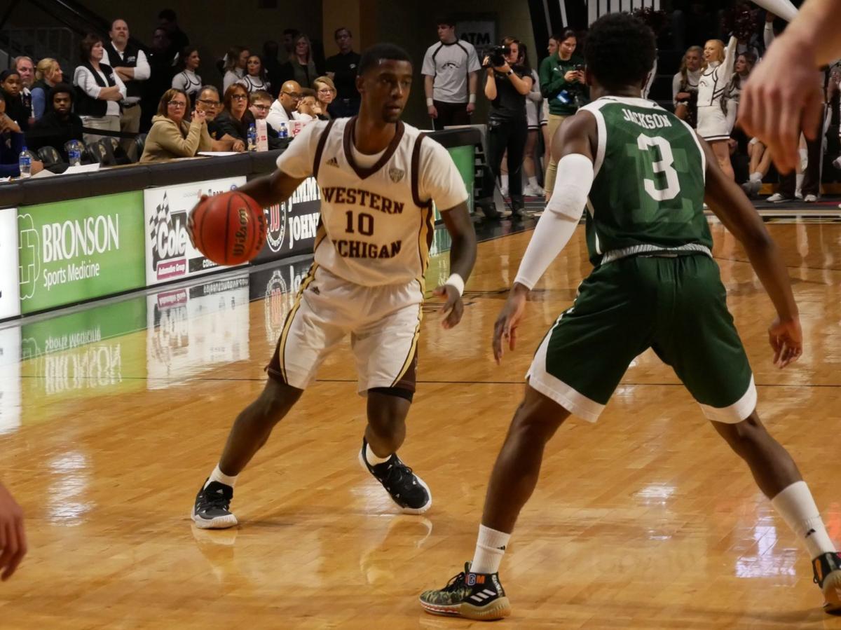 Men S Basketball Season Ends In Close Mac Tournament Loss Sports