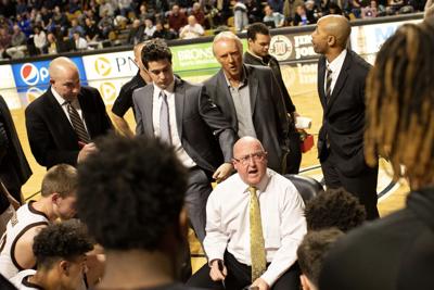 After 10 Straight Losses Fans Are Wondering What S Next For Wmu Men S Basketball Sports Westernherald Com