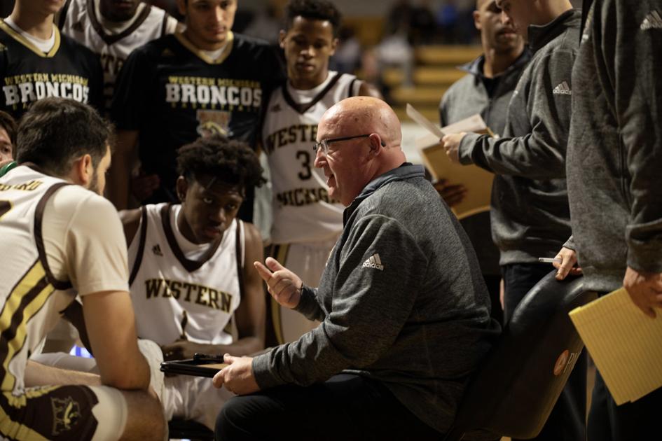 Men S Basketball Cleans Slate After Disappointing Season Sports