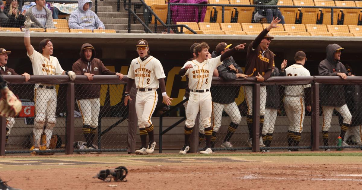 Baseball sweeps final regular season series