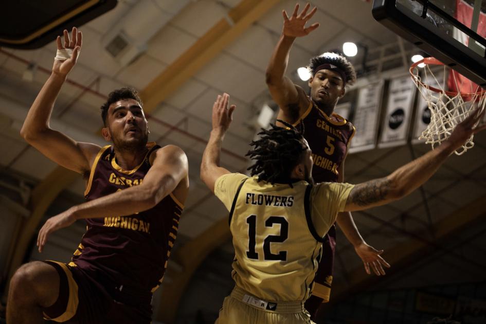 Men S Basketball Drops Third Straight After 85 78 Loss To Central