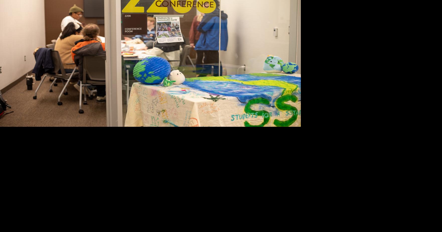 Students for a Sustainable Earth host reusable gift wrapping event to encourage more sustainable methods of gift giving