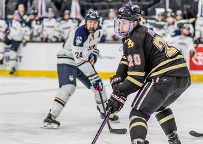 Wmu Hockey Dominates Connecticut 5 1 In Ice Vegas Invitational