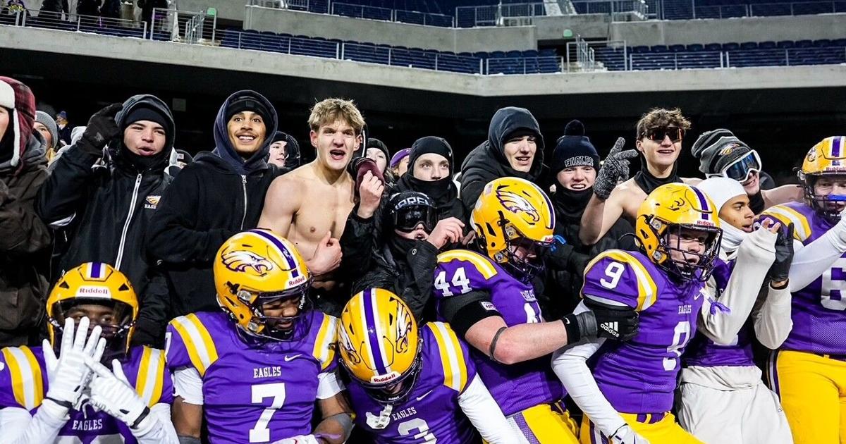 HIGH SCHOOL FOOTBALL-AVON: Elder staying put on Avon's sidelines for future years