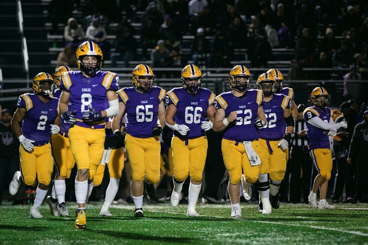 Avon Football’s Backup Quarterback Leads Team to Victory in OHSAA Division II Region 6 Semifinals