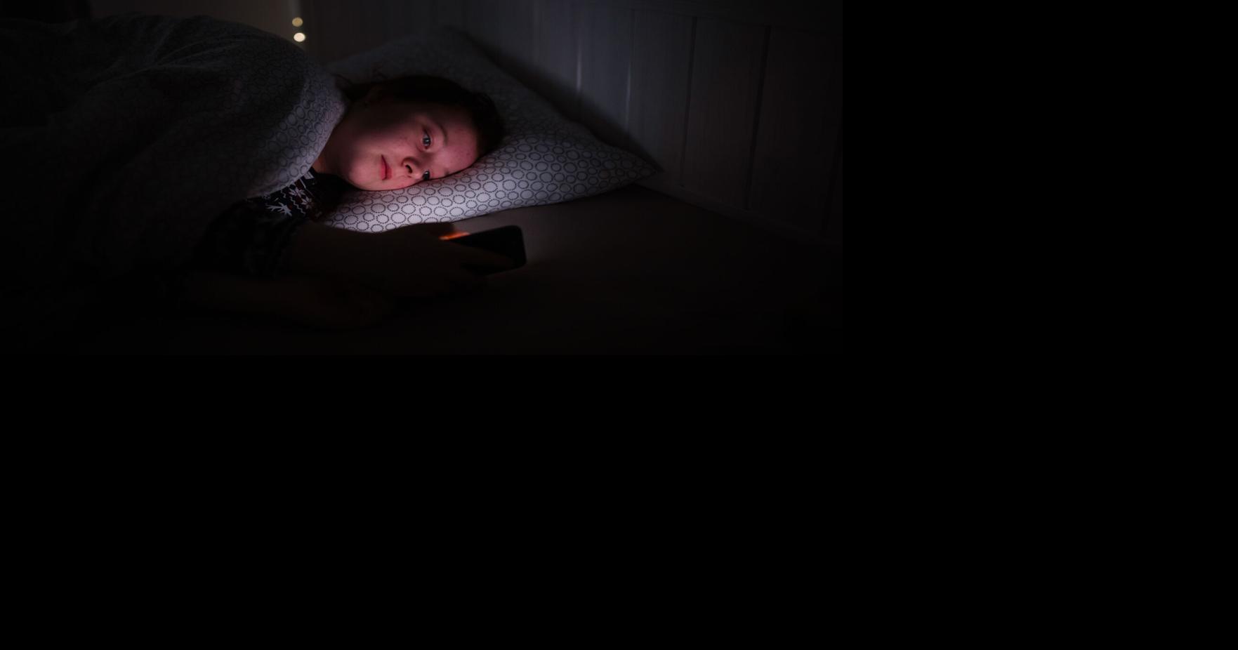 Screen time at night: how much is too much? | Health | westnewsmagazine.com