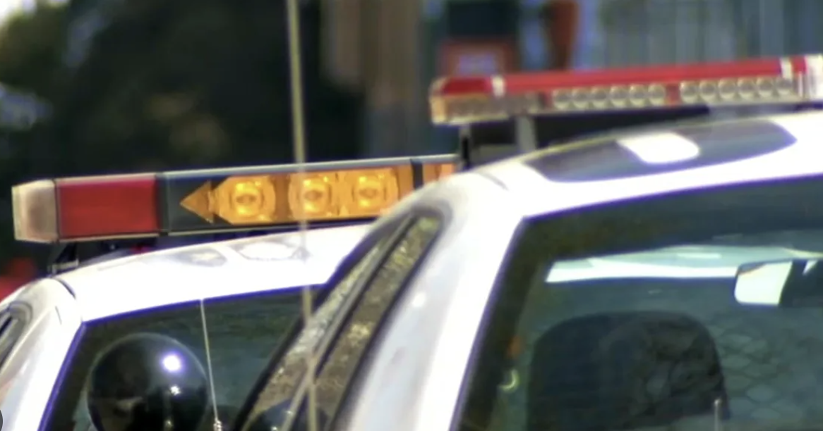Pair Armed With Six-Inch Knife Burglarizes West L.A. Ross