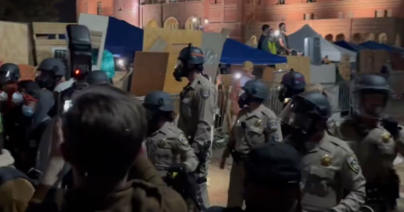 Current Situation Riot Police in Riot Gear Called In as Violence Erupted at Pro-Palestine ...