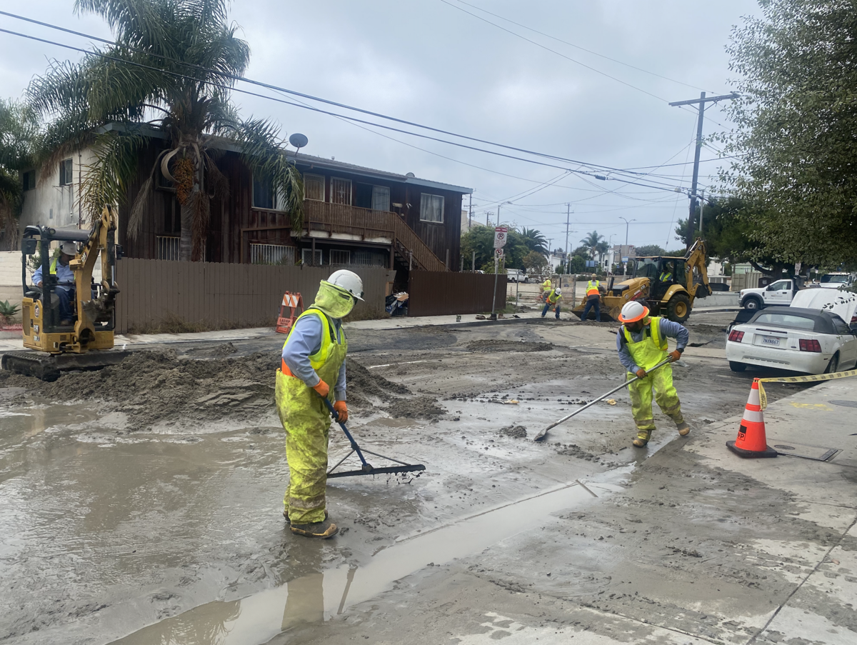 Breaking: Massive Sinkhole Opens in Venice After Water Main Break at Site  of Long-Contested Housing Project | Venice | westsidecurrent.com, image size:1200x903