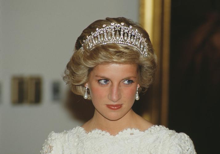 One of Princess Diana's most famous dresses sells for $480,000 | National | wevv.com One of Princess Diana's most famous dresses sells for $480,000 | National | wevv.com