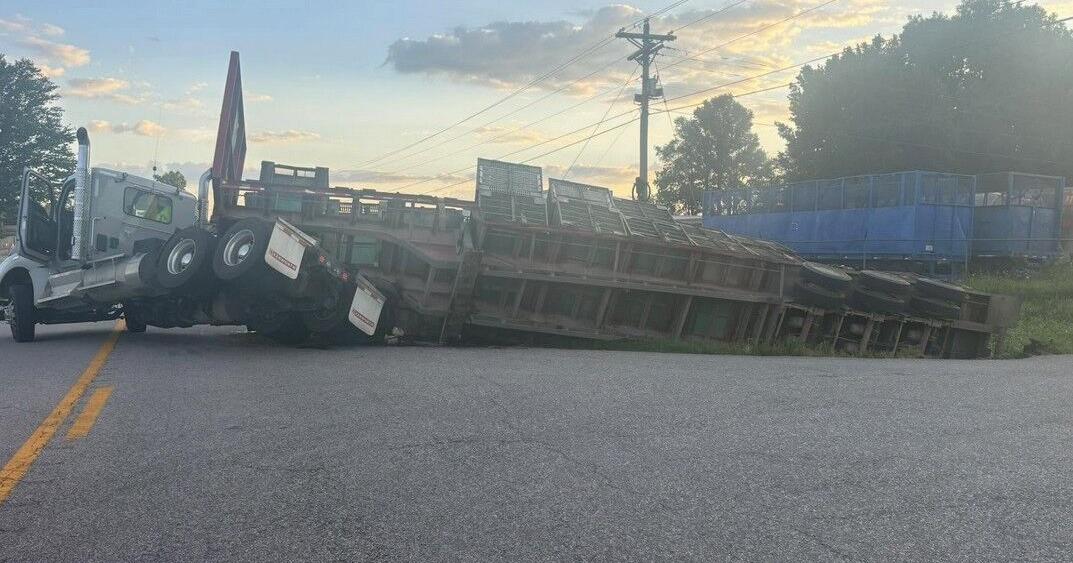 U.S. 431 in McLean County blocked by crash