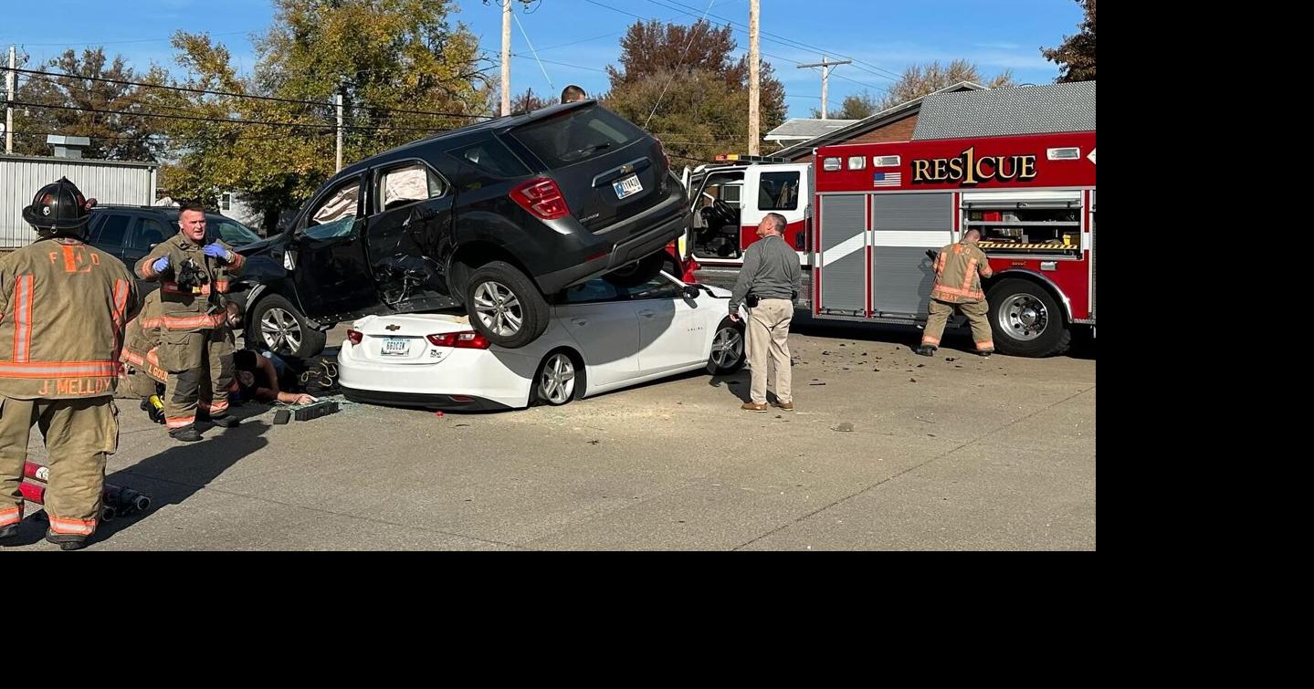 Two hospitalized after crash in Evansville Indiana