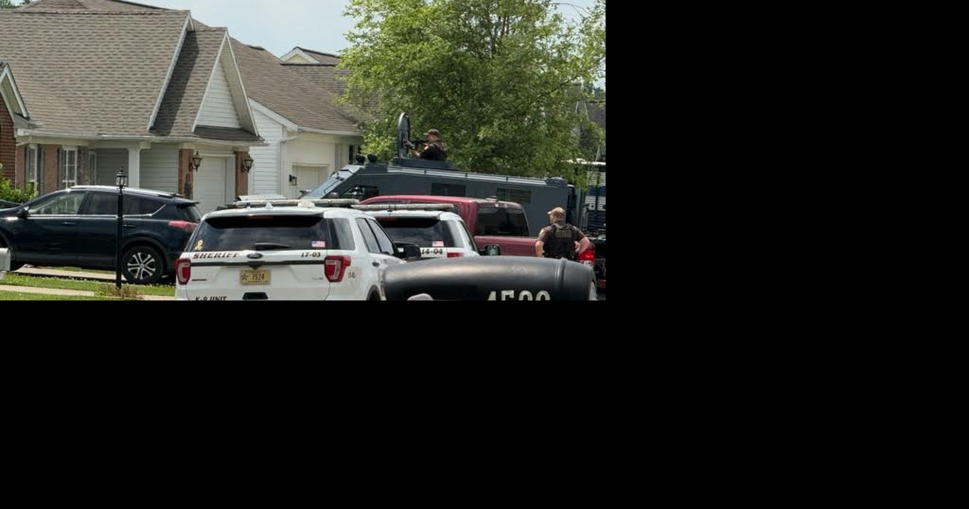 Suspect at large after standoff in Vanderburgh County neighborhood
