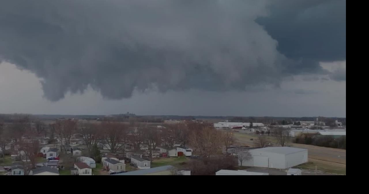 Rotation of a funnel cloud in Pontiac, Illinois