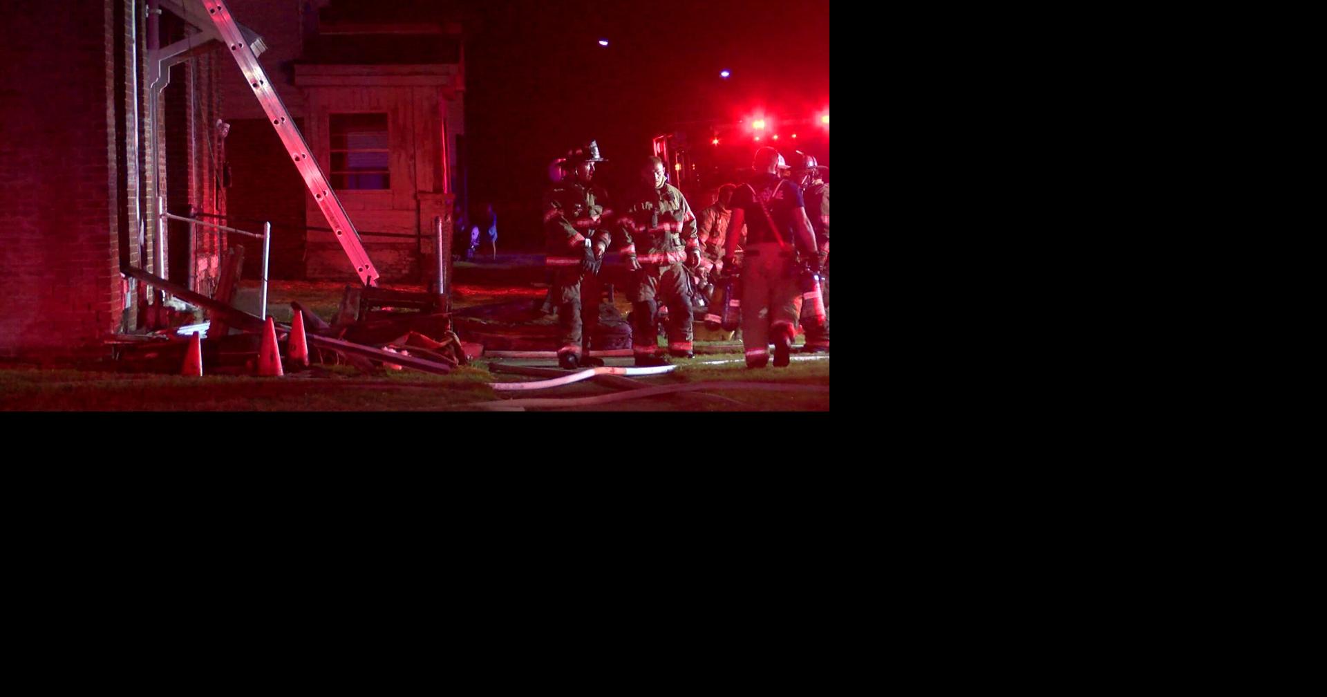 Two firefighters injured at scene of Monday night house fire in Evansville Indiana