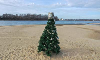Christmas Tree Magic Sand