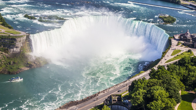 A huge tunnel has opened below Niagara Falls | News | wfft.com